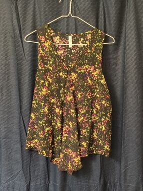 Xhilaration Black Floral V-Neck Sleeveless Tank